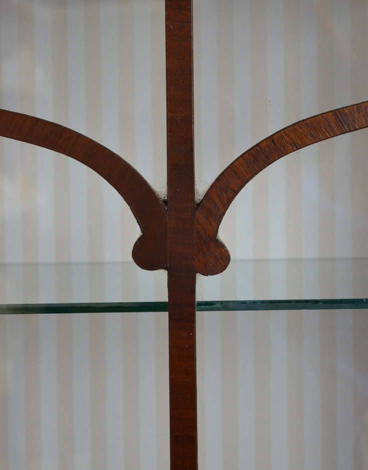 j-1277-f アンティークガラスキャビネットの装飾