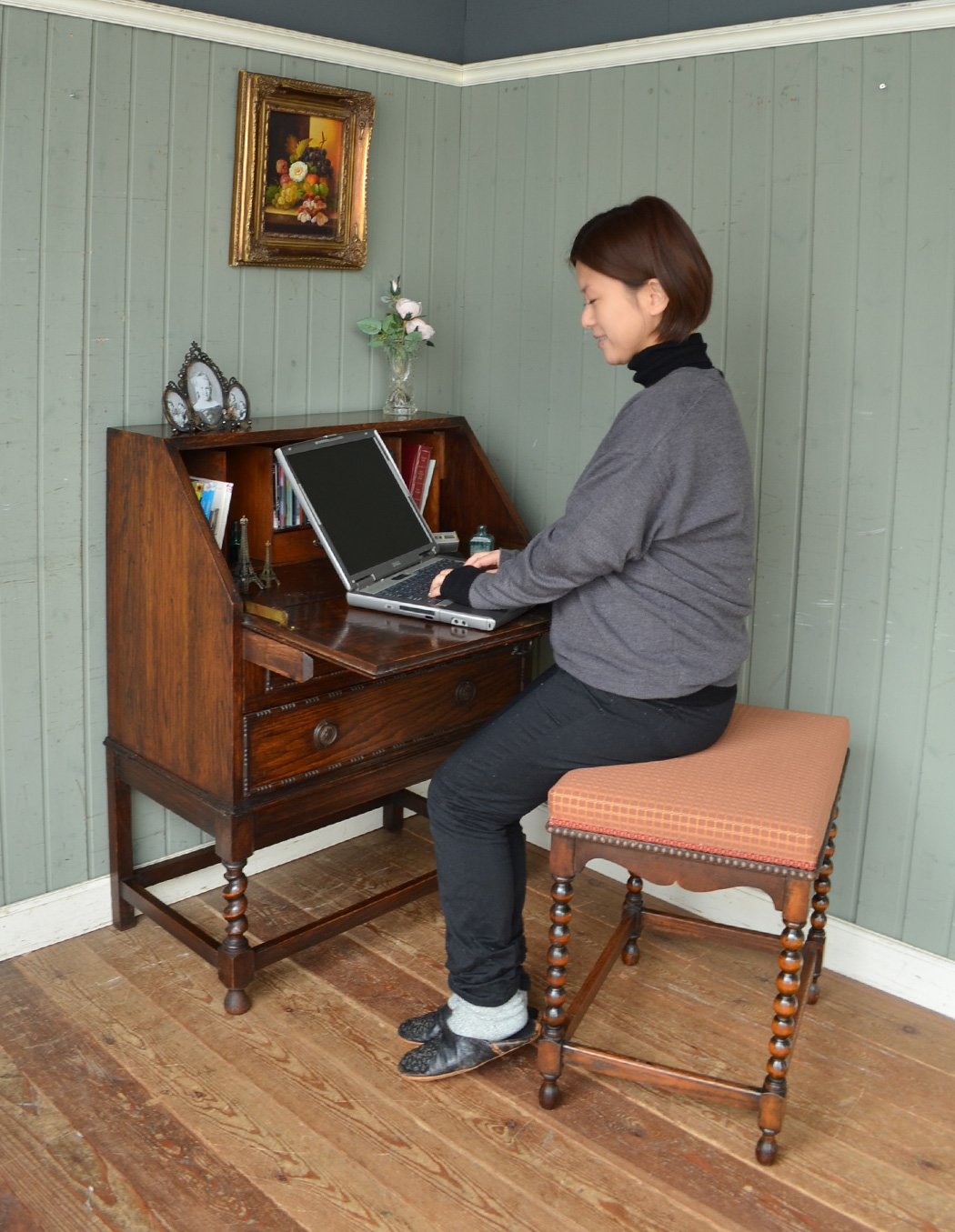 j-1279-f アンティークビューローのモデル入り