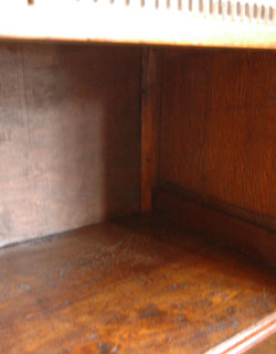 落ち着いた華やかさが美しい収納力抜群なアンティーク サイドボード