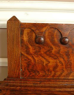 落ち着いた華やかさが美しい収納力抜群なアンティーク サイドボード