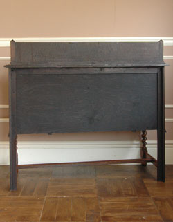 落ち着いた華やかさが美しい収納力抜群なアンティーク サイドボード