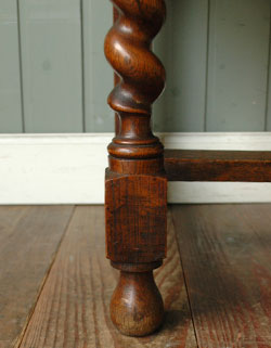 イギリスならではの便利な家具。和室にも似合うアンティーク ミラーサイド