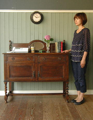 イギリスならではの便利な家具。和室にも似合うアンティーク ミラーサイド