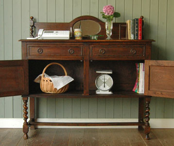 イギリスならではの便利な家具。和室にも似合うアンティーク ミラーサイド