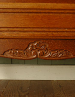 フランスの上品さと美しさが詰まった実用的なアンティークのキャビネット