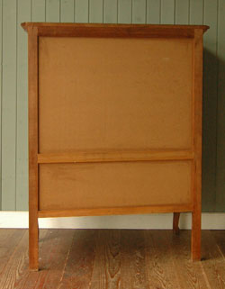 フランスの上品さと美しさが詰まった実用的なアンティークのキャビネット