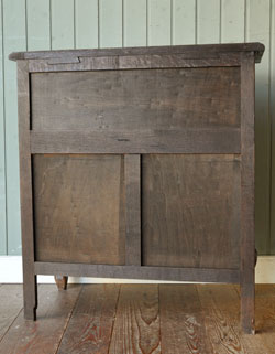 フランスの上品さと美しさが詰まった実用的なアンティークキャビネット