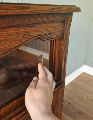 フランスの上品さと美しさが詰まった実用的なアンティークキャビネット