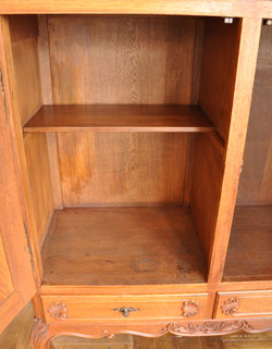 ワンランク上の上質な雰囲気を演出フランスの優雅なアンティークキャビネット