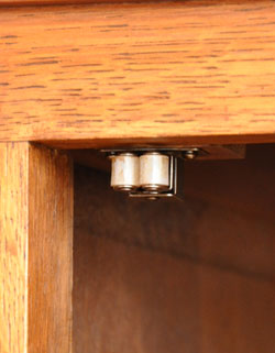 ワンランク上の上質な雰囲気を演出フランスの優雅なアンティークキャビネット