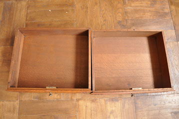 ワンランク上の上質な雰囲気を演出フランスの優雅なアンティークキャビネット