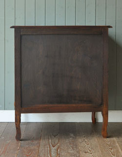 フランスの上品さと美しさが詰まった実用的なアンティークキャビネット