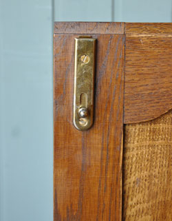 フランスの上品さと美しさが詰まった実用的なアンティークのキャビネット