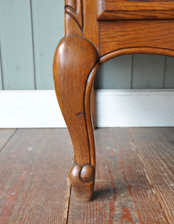 フランスの上品さと美しさが詰まった実用的なアンティークのキャビネット