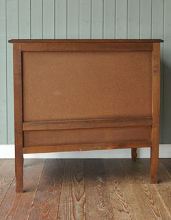 フランスの上品さと美しさが詰まった実用的なアンティークのキャビネット