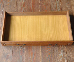 フランスの上品さと美しさが詰まった実用的なアンティークのキャビネット