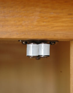 フランスの上品さと美しさが詰まった実用的なアンティークのキャビネット