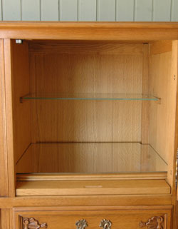 フランスの上品さと美しさが詰まった実用的なアンティークのキャビネット