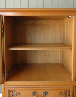 フランスの上品さと美しさが詰まった実用的なアンティークのキャビネット