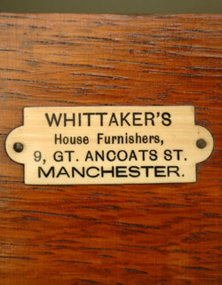 スラリとしたキレイ系風合いたっぷりのアンティーク ワードローブ