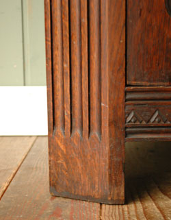 スラリとしたキレイ系風合いたっぷりのアンティーク ワードローブ