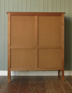 フランスの上品さと美しさが詰まった実用的なアンティークキャビネット