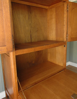 フランスの上品さと美しさが詰まった実用的なアンティークのキャビネット