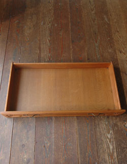 フランスの上品さと美しさが詰まった実用的なアンティークのキャビネット