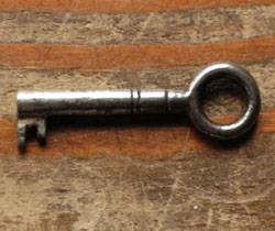 落ち着いた華やかさが美しい収納力抜群なアンティーク サイドボード