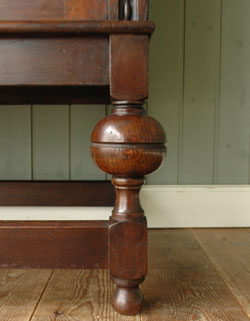 落ち着いた華やかさが美しい収納力抜群なアンティーク サイドボード