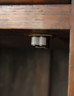 落ち着いた華やかさが美しい収納力抜群なアンティーク サイドボード