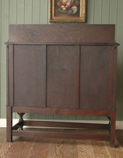 落ち着いた華やかさが美しい収納力抜群なアンティーク サイドボード