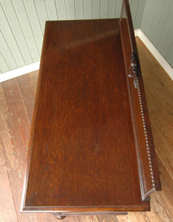 落ち着いた華やかさが美しい収納力抜群なアンティーク サイドボード