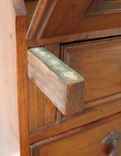 本棚と机。両方欲しい人のためのビューローブックケース