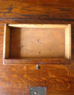 本棚と机。両方欲しい人のためのビューローブックケース