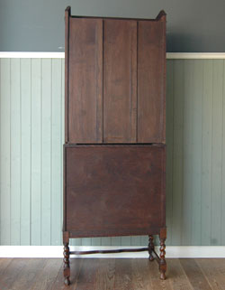 本棚と机。両方欲しい人のためのビューローブックケース