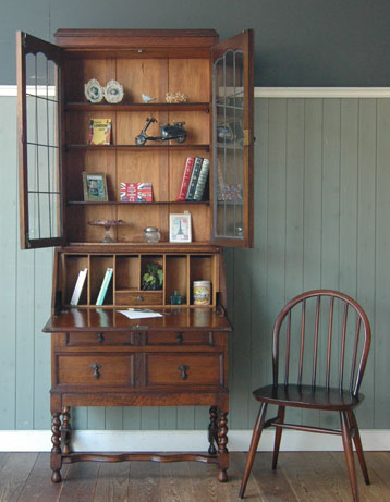 本棚と机。両方欲しい人のためのビューローブックケース