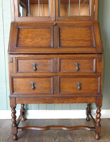 本棚と机。両方欲しい人のためのビューローブックケース