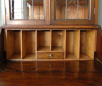 本棚と机。両方欲しい人のためのビューローブックケース