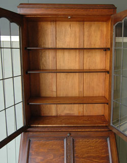 本棚と机。両方欲しい人のためのビューローブックケース