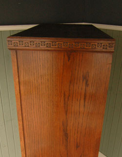 たくさん掛けれて、たっぷり収納！
 実用的で絵になる大人のワードローブ