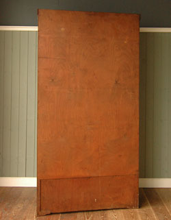 たくさん掛けれて、たっぷり収納！
 実用的で絵になる大人のワードローブ