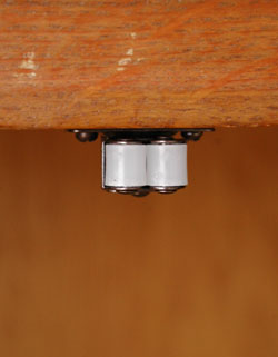 ワンランク上の上質な雰囲気を演出。フランスの優雅なアンティークキャビネット