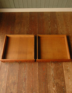 フランスの上品さと美しさが詰まった実用的なアンティークのキャビネット