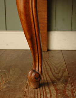 フランスの上品さと美しさが詰まった実用的なアンティークのキャビネット