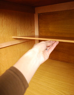 フランスの上品さと美しさが詰まった実用的なアンティークキャビネット