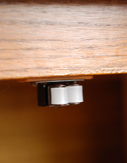 フランスの上品さと美しさが詰まった実用的なアンティークキャビネット