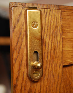 フランスの上品さと美しさが詰まった実用的なアンティークキャビネット