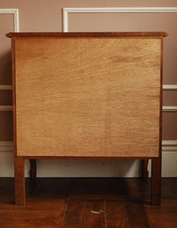 フランスの上品さと美しさが詰まった実用的なアンティークキャビネット