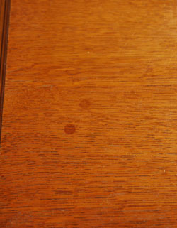 フランスの上品さと美しさが詰まった実用的なアンティークキャビネット